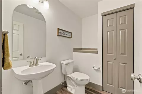 Bath - 5822 14th Dr W #B, Everett, WA 98203 photo 1 of 3