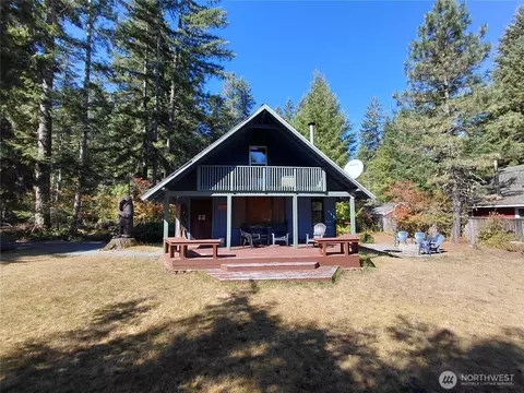 101 Mountain View Dr N, Ashford, WA 98304