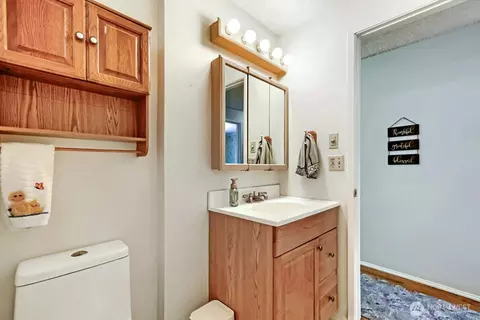 Bath - 9307 3rd Pl SE, Everett, WA 98208 photo 2 of 3