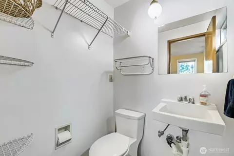Bath - 9307 3rd Pl SE, Everett, WA 98208 photo 3 of 3