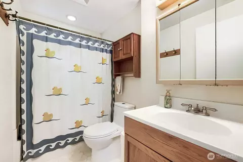 Bath - 9307 3rd Pl SE, Everett, WA 98208 photo 1 of 3