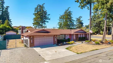 281 NW Fairhaven Dr, Oak Harbor, WA 98277