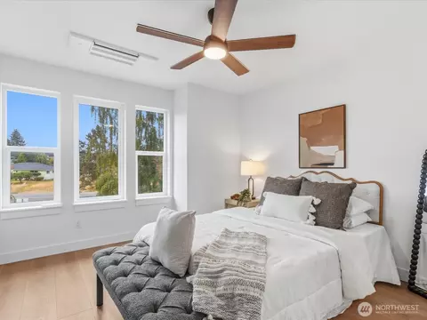 Bedroom - 817 Olympic Blvd #B, Everett, WA 98203 photo 2 of 4