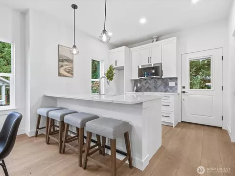 Kitchen - 817 Olympic Blvd #B, Everett, WA 98203 photo 1 of 2