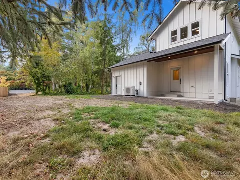 Exterior - 817 Olympic Blvd #B, Everett, WA 98203 photo 6 of 8