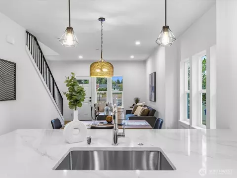 Kitchen - 817 Olympic Blvd #B, Everett, WA 98203 photo 2 of 2