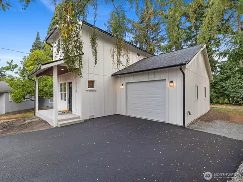 Exterior - 817 Olympic Blvd #B, Everett, WA 98203 photo 2 of 8