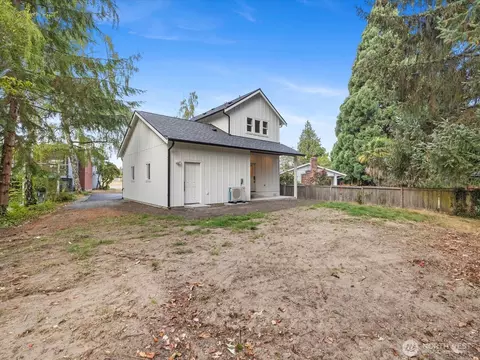 Exterior - 817 Olympic Blvd #B, Everett, WA 98203 photo 7 of 8