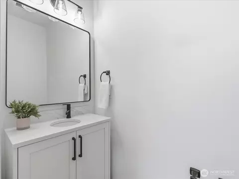 Bath - 817 Olympic Blvd #B, Everett, WA 98203 photo 1 of 4
