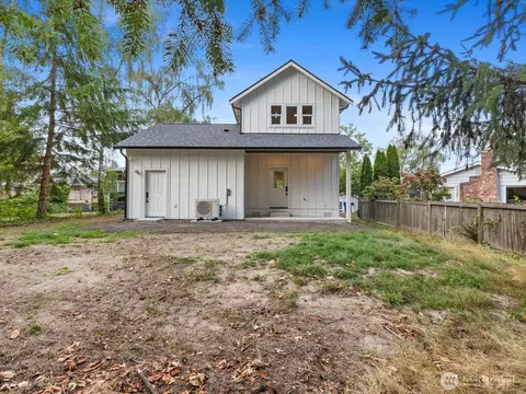 Exterior - 817 Olympic Blvd #B, Everett, WA 98203 photo 5 of 8
