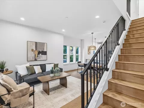 Living - 817 Olympic Blvd #B, Everett, WA 98203 photo 2 of 4