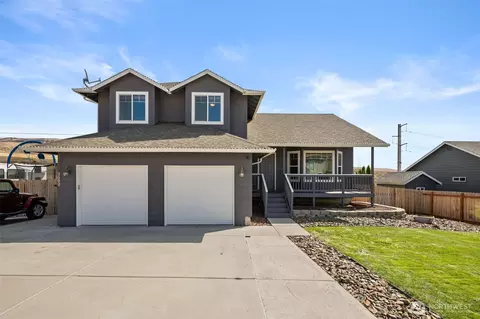 2502 Harvester Loop, East Wenatchee, WA 98802