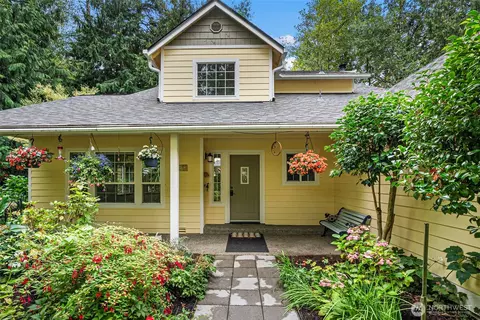 6001 Whale Dancer Ct NE, Suquamish, WA 98392