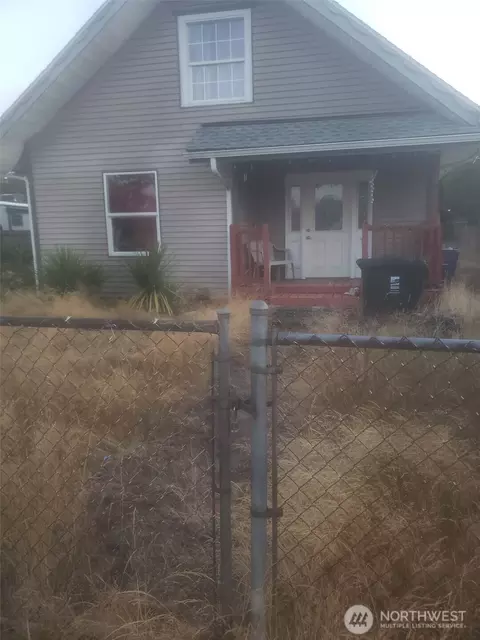 863 S 86th St, Tacoma, WA 98444