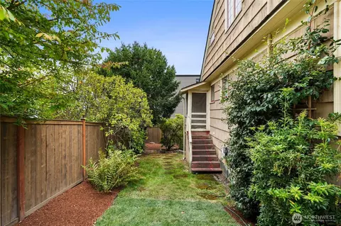Exterior - 9917 NE 190th St, Bothell, WA 98011 photo 3 of 3