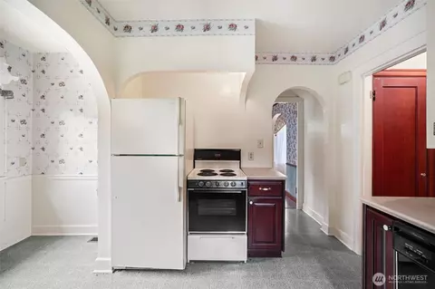 Kitchen - 9917 NE 190th St, Bothell, WA 98011 photo 2 of 3