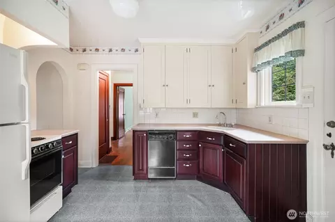 Kitchen - 9917 NE 190th St, Bothell, WA 98011 photo 1 of 3