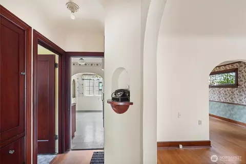 Entry Way - 9917 NE 190th St, Bothell, WA 98011 photo 1 of 2