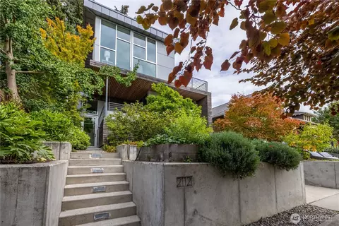 Exterior - 2112 N 46th St, Seattle, WA 98103 photo 12 of 13