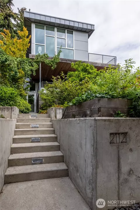 Exterior - 2112 N 46th St, Seattle, WA 98103 photo 13 of 13