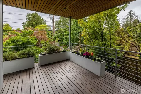Exterior - 2112 N 46th St, Seattle, WA 98103 photo 5 of 13