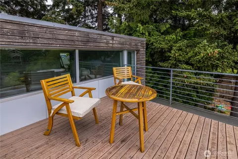 Exterior - 2112 N 46th St, Seattle, WA 98103 photo 9 of 13