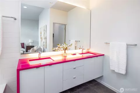 Bath - 2112 N 46th St, Seattle, WA 98103 photo 3 of 4