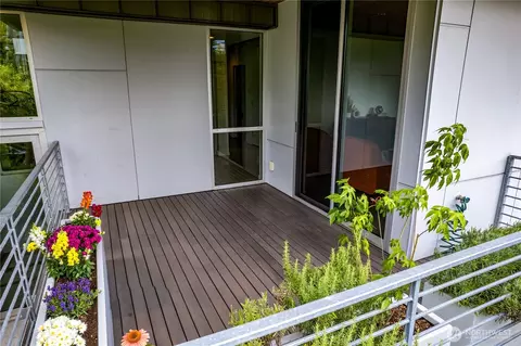 Exterior - 2112 N 46th St, Seattle, WA 98103 photo 6 of 13