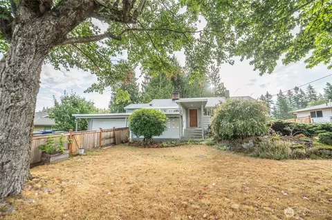 17220 129th Ave SE, Renton, WA 98058