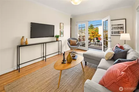 Living - 3205 E Pine St, Seattle, WA 98122 photo 4 of 5