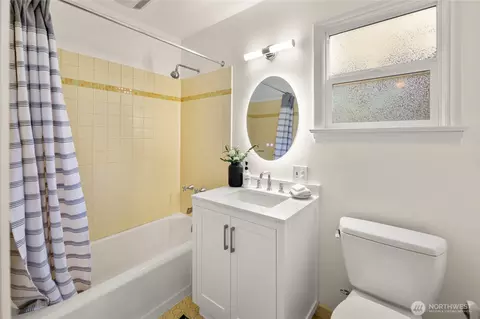 Bath - 3205 E Pine St, Seattle, WA 98122 photo 4 of 4