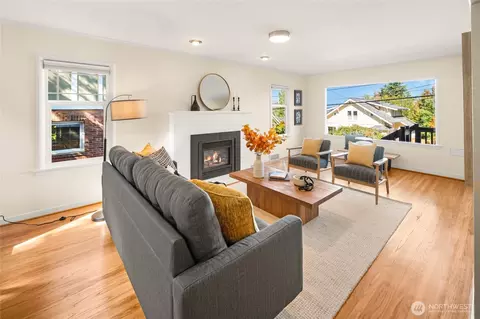 Living - 3205 E Pine St, Seattle, WA 98122 photo 2 of 5