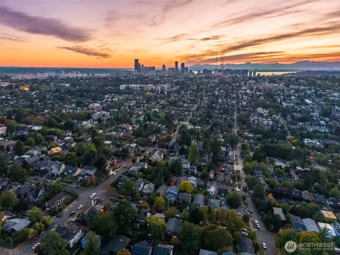 View/Area - 3205 E Pine St, Seattle, WA 98122 photo 2 of 2