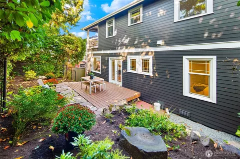 Exterior - 3205 E Pine St, Seattle, WA 98122 photo 9 of 10