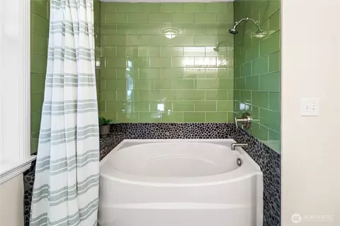 Bath - 3205 E Pine St, Seattle, WA 98122 photo 3 of 4