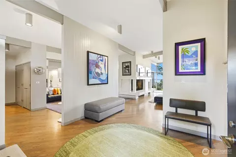 Entry Way - 316 Heather Rd, Everett, WA 98203 photo 1 of 3