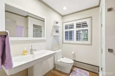 Bath - 316 Heather Rd, Everett, WA 98203 photo 2 of 4