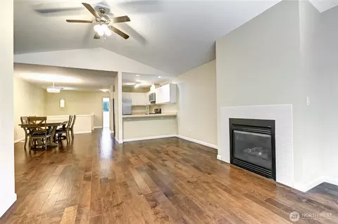 Living - 13700 56th Ave SE, Everett, WA 98208 photo 3 of 4