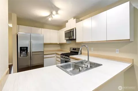 Kitchen - 13700 56th Ave SE, Everett, WA 98208 photo 2 of 2