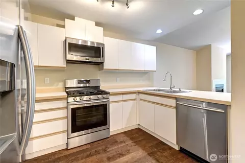 Kitchen - 13700 56th Ave SE, Everett, WA 98208 photo 1 of 2