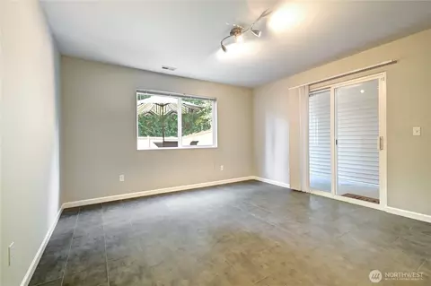 Living - 13700 56th Ave SE, Everett, WA 98208 photo 4 of 4