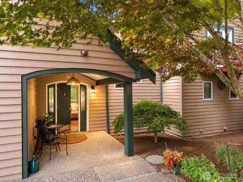 8025 45th Ave NE, Seattle, WA 98115