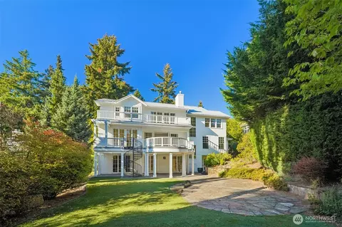 8975 NE 10th St, Bellevue, WA 98004