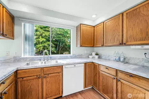 Kitchen - 1226 224th Pl SW, Bothell, WA 98021 photo 3 of 4