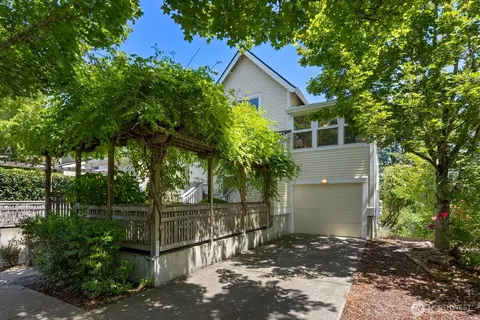 6726 35th Pl S, Seattle, WA 98118