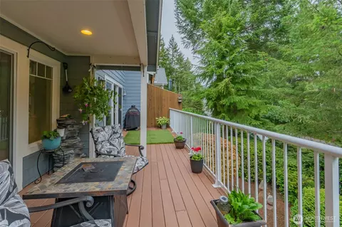 Exterior - 160 E Soderberg Rd #L33, Allyn, WA 98524 photo 4 of 7