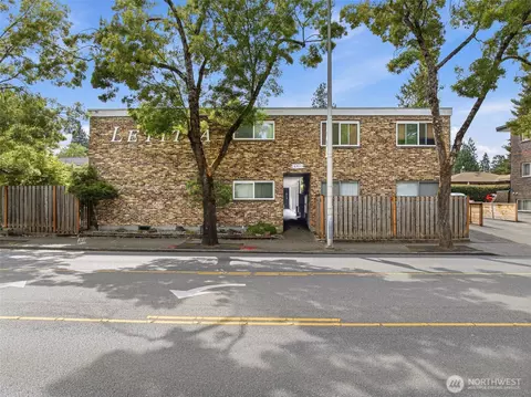 8701 35th Ave NE #4, Seattle, WA 98115