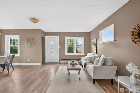 Living - 1711 24th St, Everett, WA 98201 photo 4 of 4