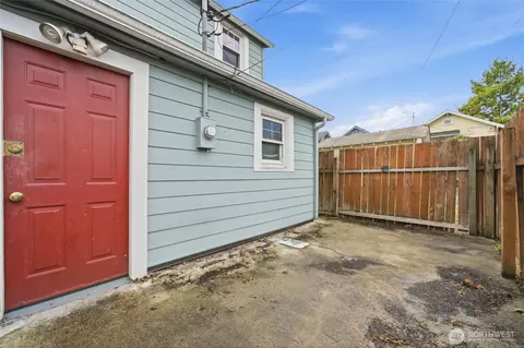 Exterior - 1711 24th St, Everett, WA 98201 photo 4 of 5