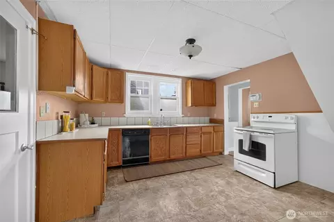 Kitchen - 1711 24th St, Everett, WA 98201 photo 1 of 4